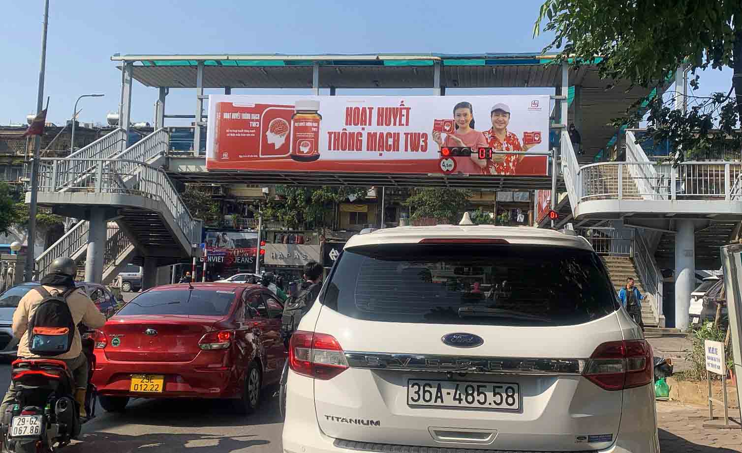 Ảnh gần hướng nhìn từ Lương Định Của đi Phạm Ngọc Thạch