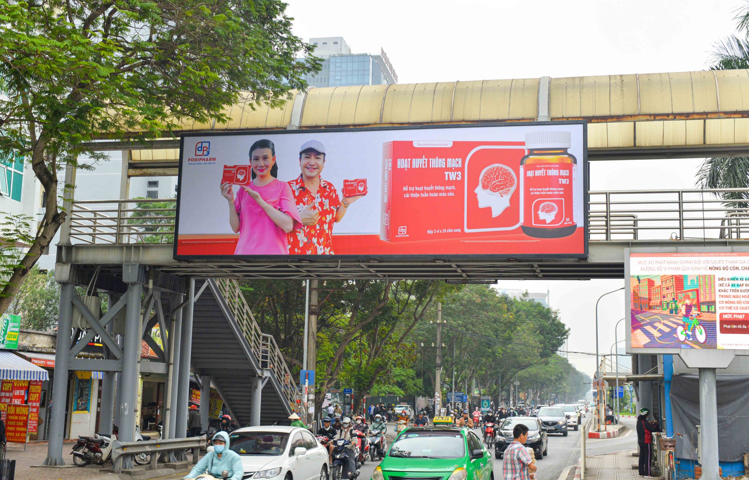 Ảnh gần hướng nhìn từ Phạm Văn Đồng đi Hoàng Quốc Việt (NC)