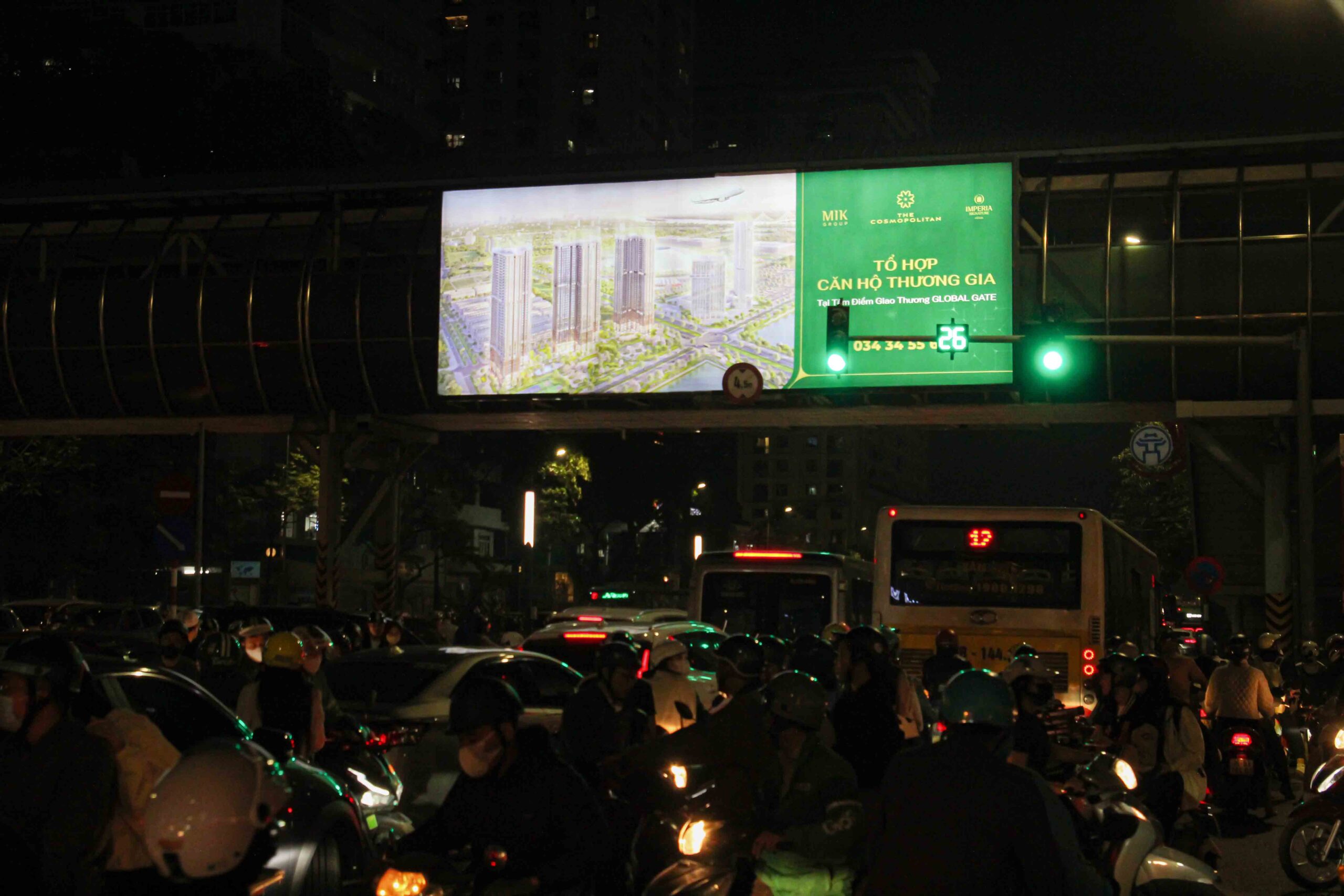 Ảnh gần hướng nhìn Nguyễn Chí Thanh đi Trần Duy Hưng (CC)_1