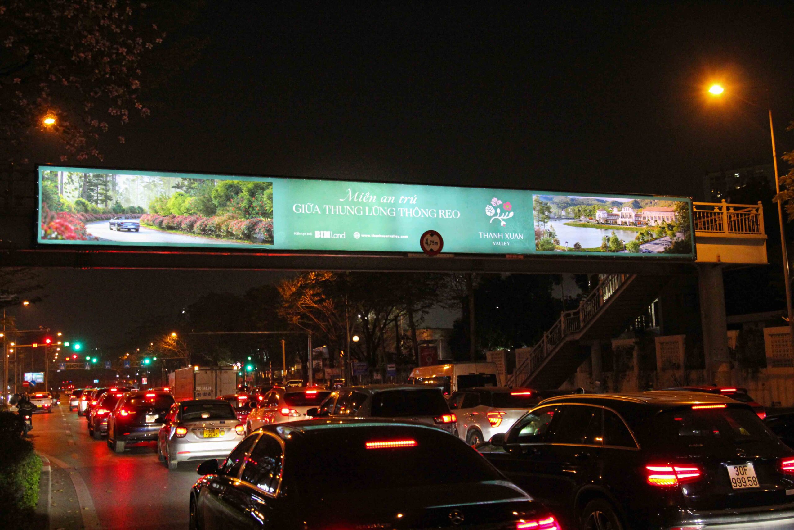 Ảnh gần hướng nhìn Võ Chí Công đi Đường Láng (CC)_1