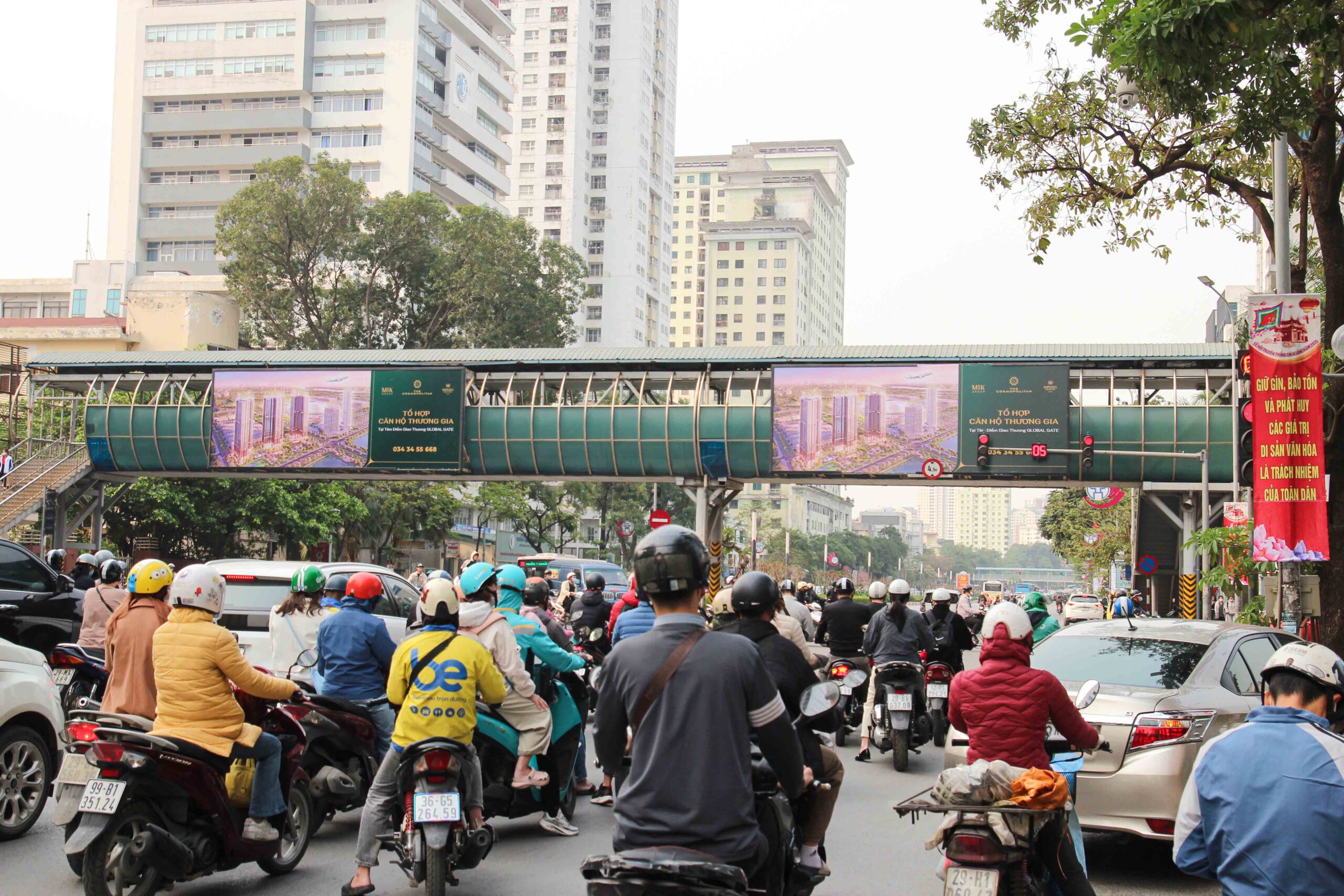 Ảnh xa hướng nhìn Nguyễn Chí Thanh đi Trần Duy Hưng (CC)