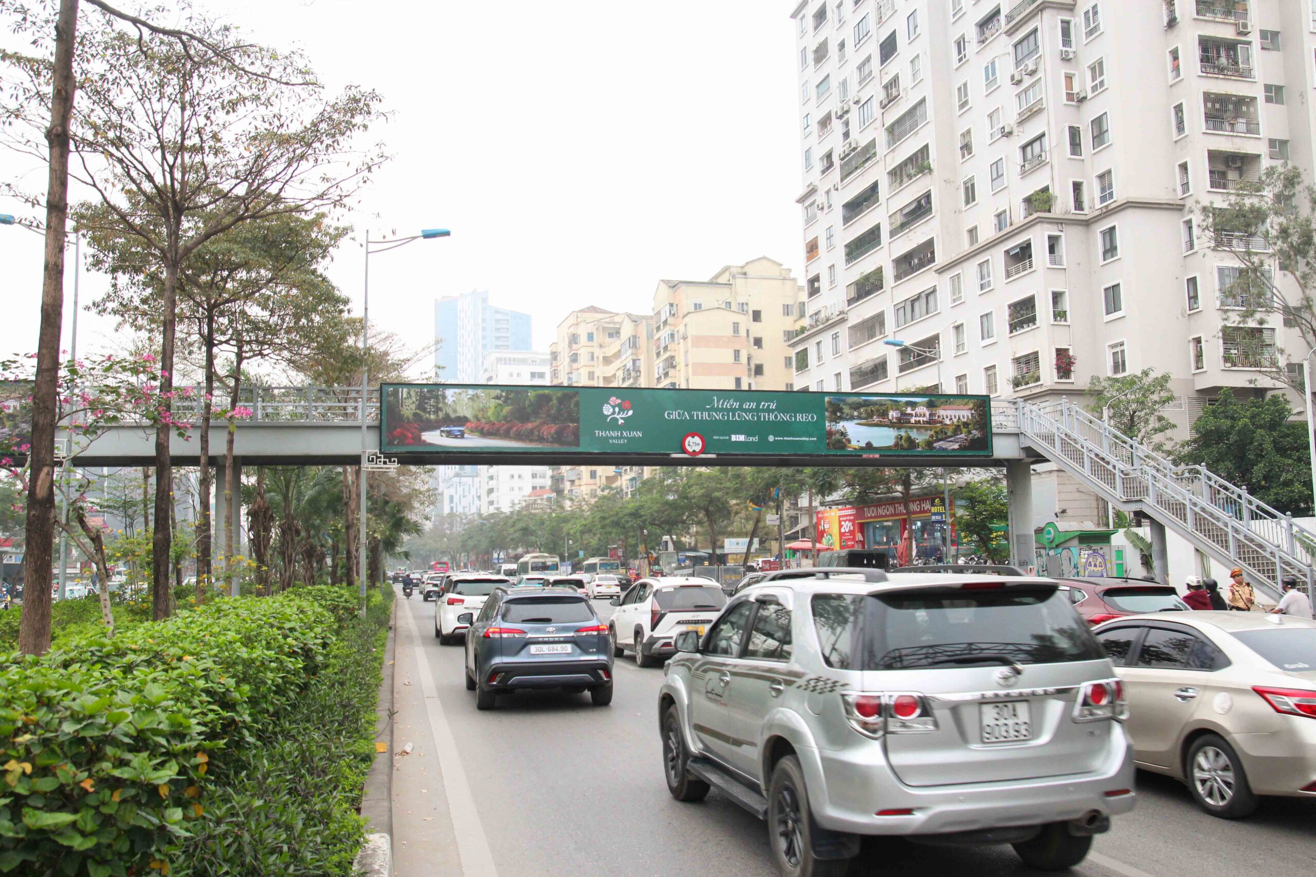 Ảnh xa hướng nhìn Võ Chí Công đi Cầu Nhật Tân (CC)