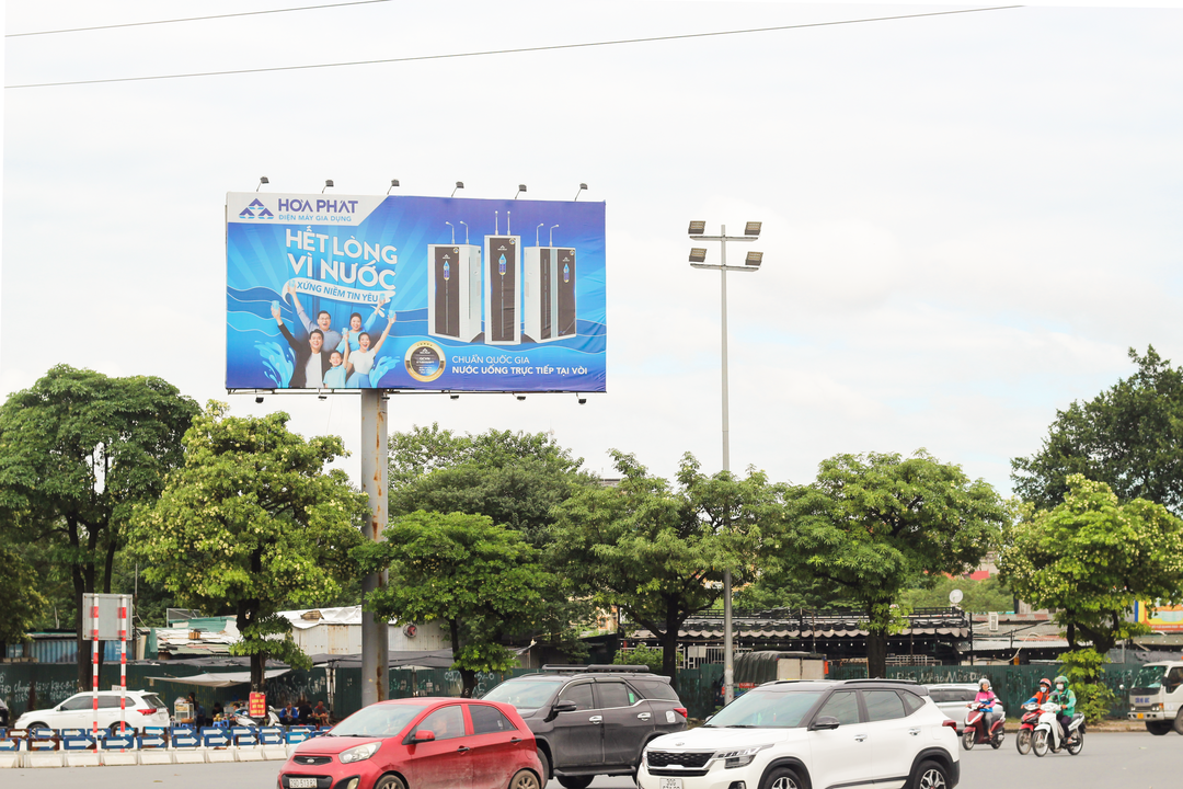 OOH (Out of Home) nghĩa là quảng cáo ngoài trời